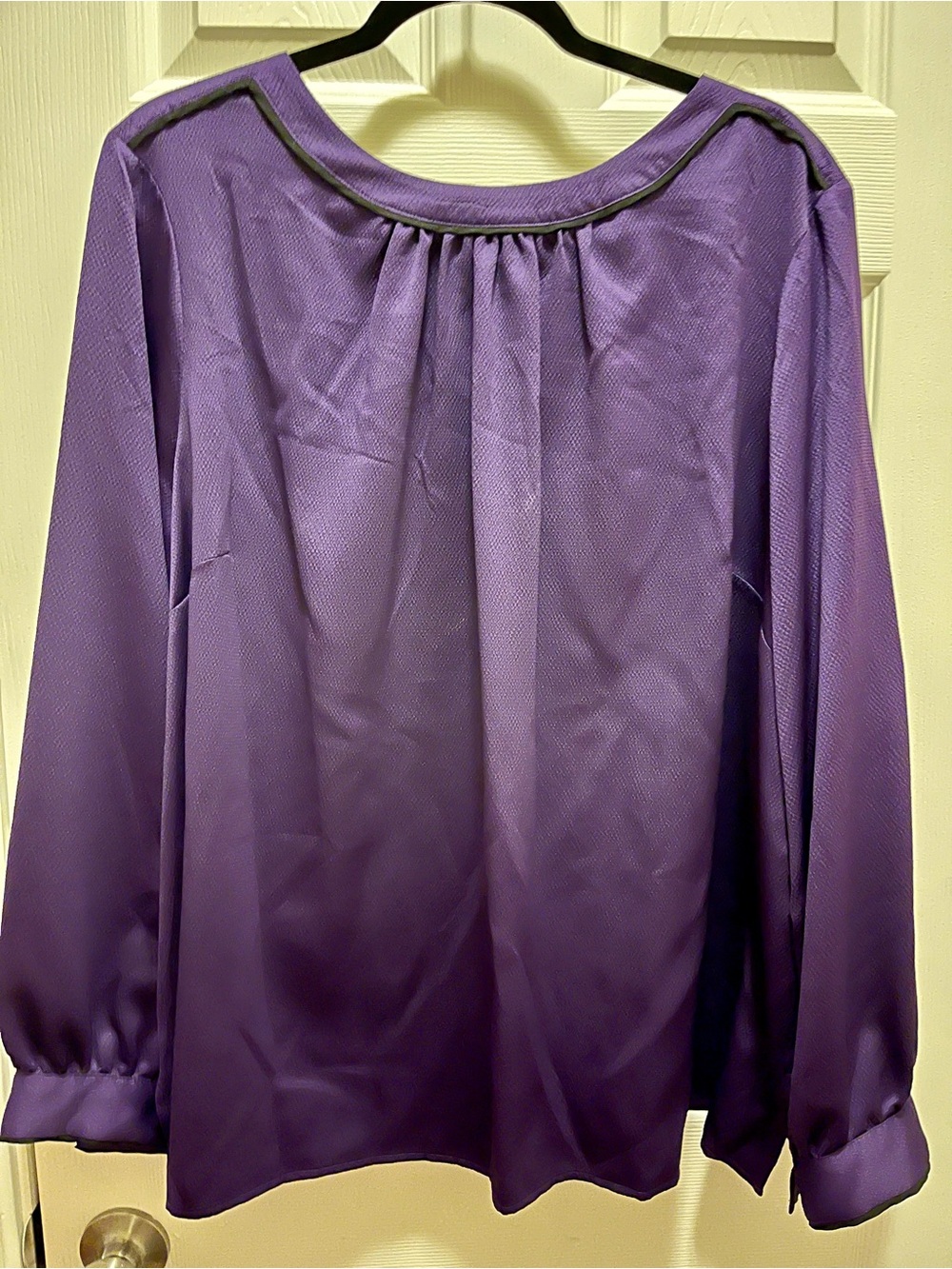 Liz Claiborne Woman 3X Purple Blouse Black Trim Long Sleeve Gold Buttons